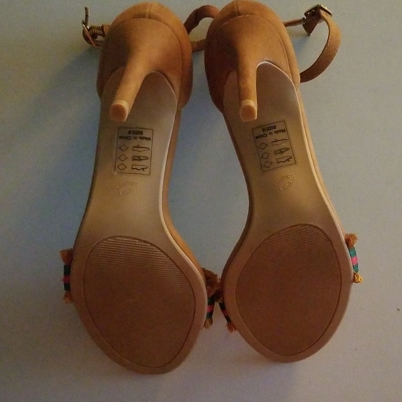 Shoes - Picture 4 of 4